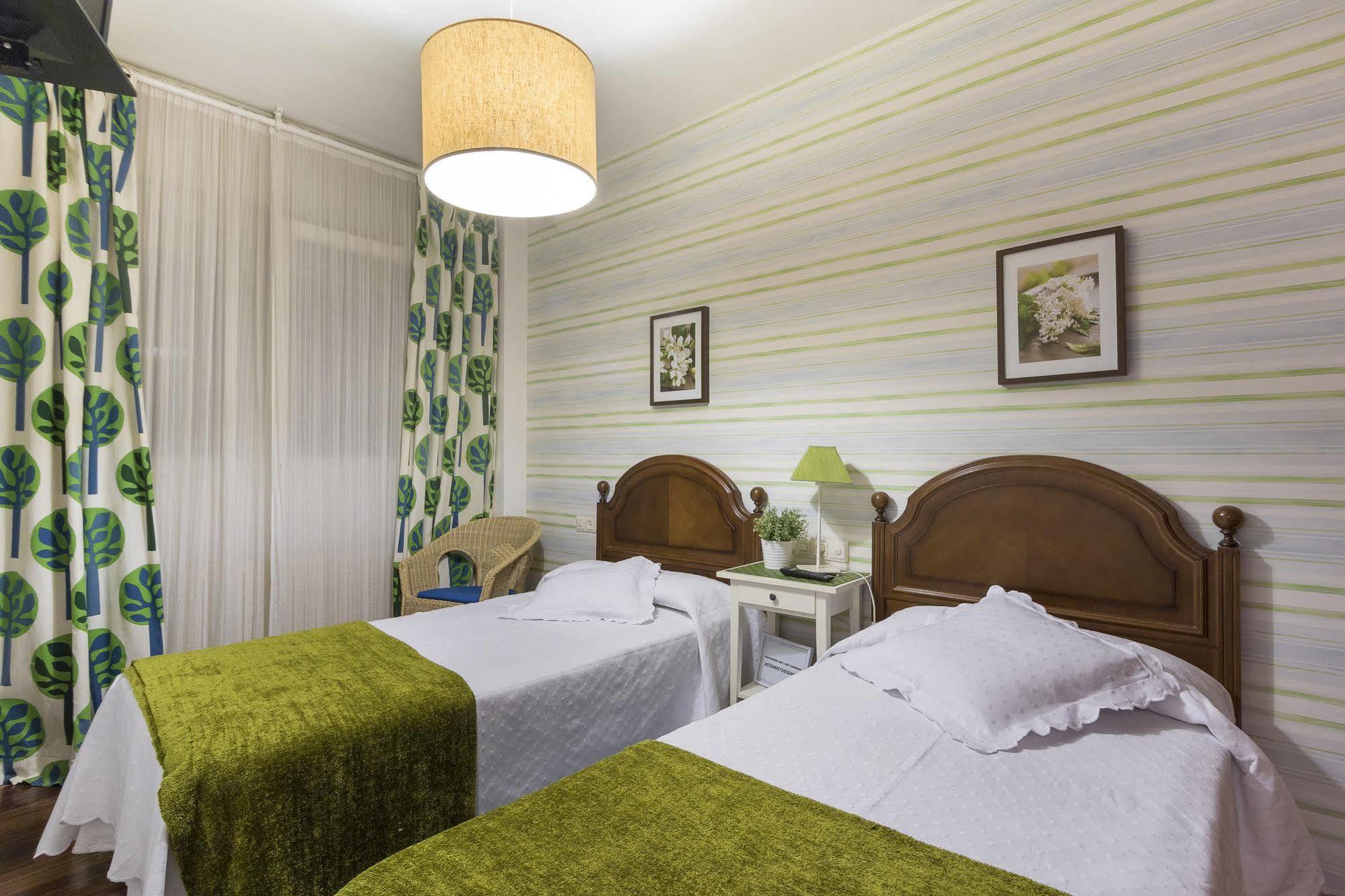 Hostal La Carballinesa Saint-Jacques-de-Compostelle Extérieur photo