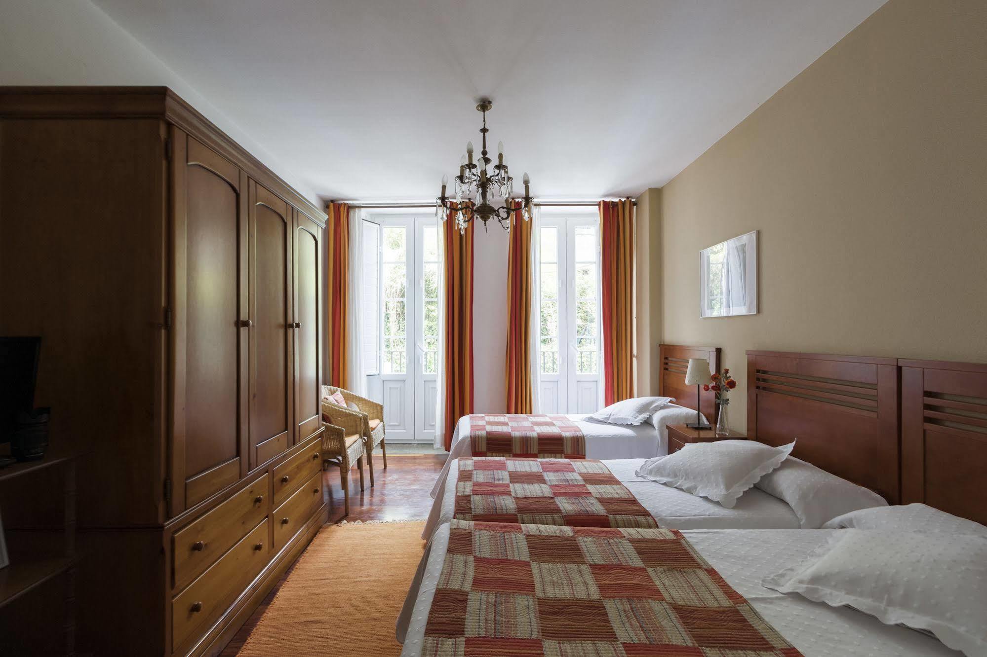 Hostal La Carballinesa Saint-Jacques-de-Compostelle Extérieur photo
