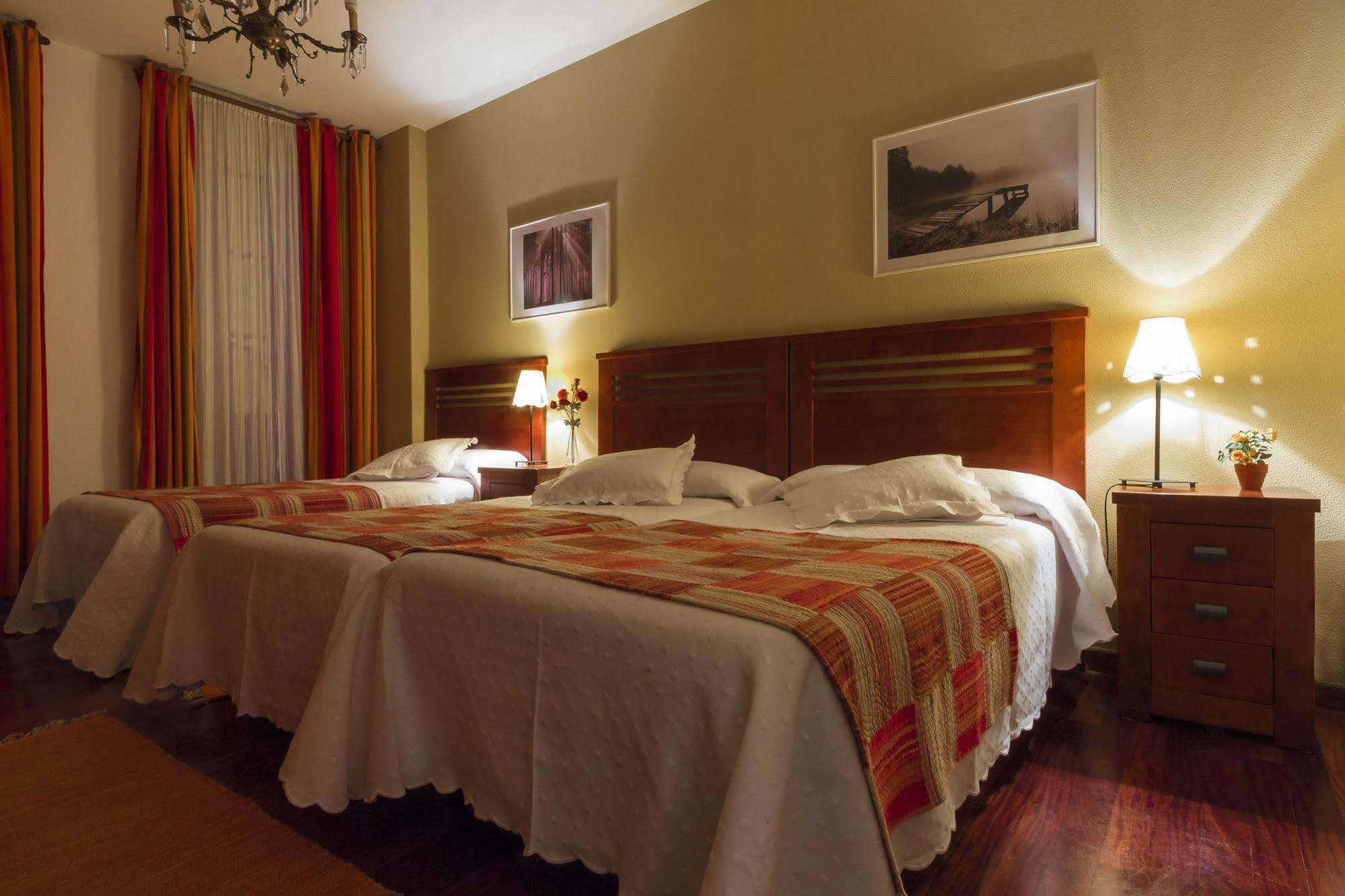 Hostal La Carballinesa Saint-Jacques-de-Compostelle Extérieur photo