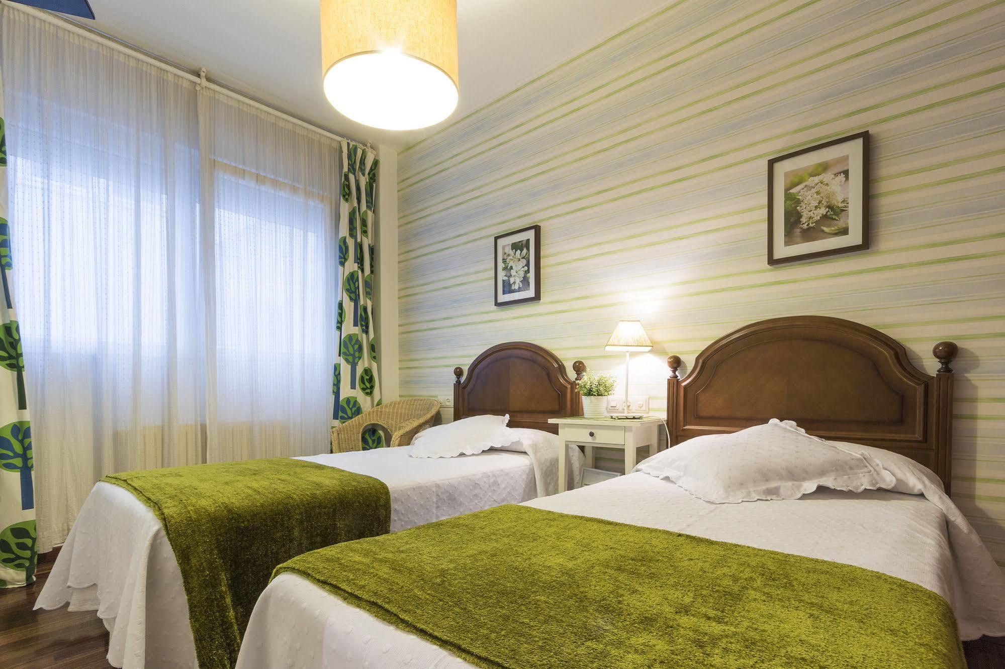 Hostal La Carballinesa Saint-Jacques-de-Compostelle Extérieur photo